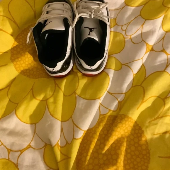 Nike Black and White Sneakers Classic Design - Picture 2 of 6